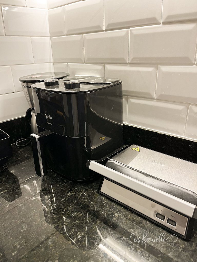 Studio central com piscina+wifi em 6X sem juros