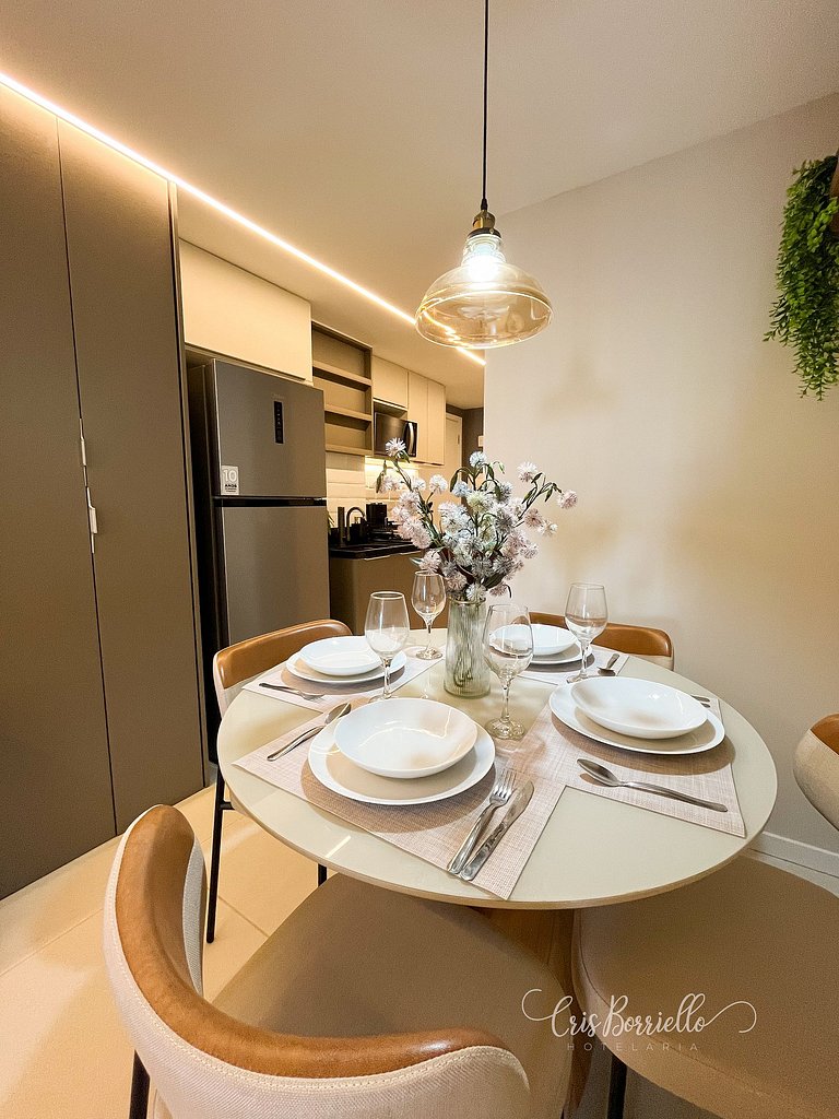 Studio central com piscina+wifi em 6X sem juros