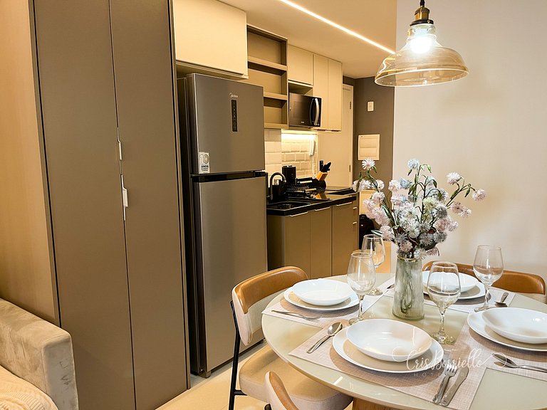 Studio central com piscina+wifi em 6X sem juros