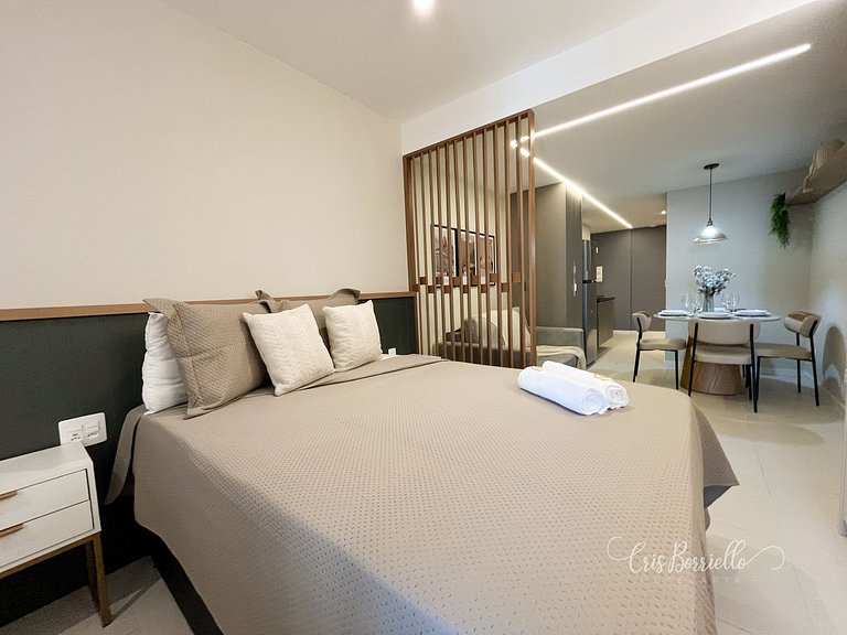 Studio central com piscina+wifi em 6X sem juros