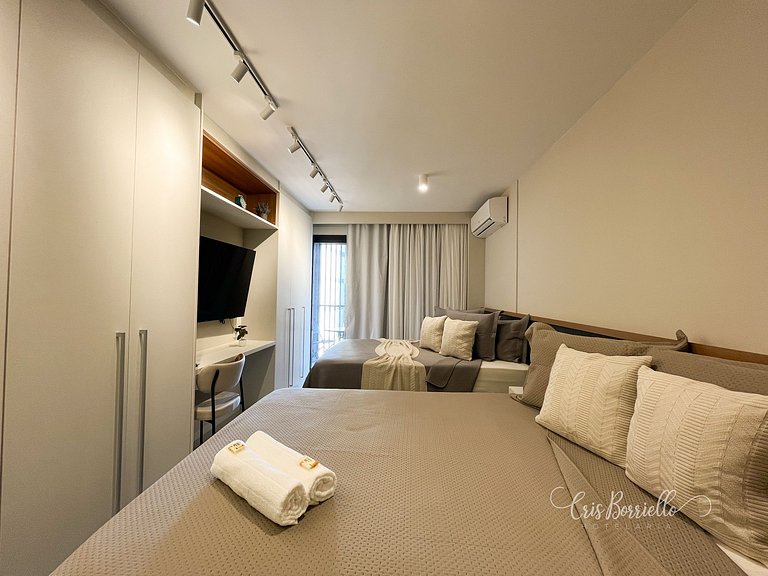 Studio central com piscina+wifi em 6X sem juros