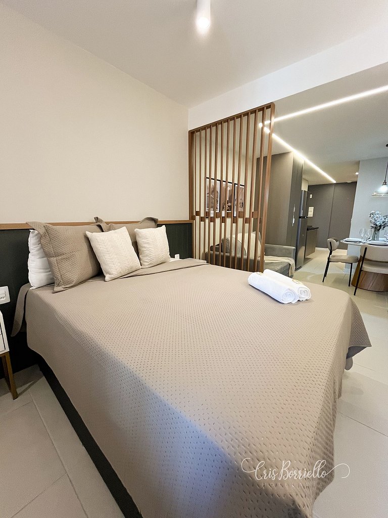 Studio central com piscina+wifi em 6X sem juros