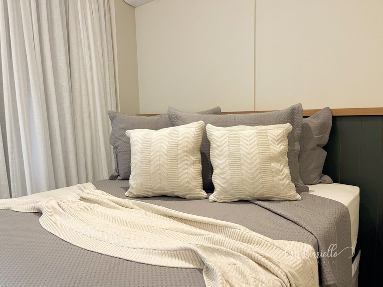 Studio central com piscina+wifi em 6X sem juros