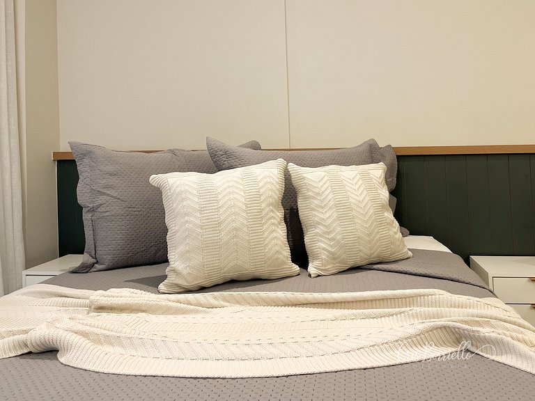 Studio central com piscina+wifi em 6X sem juros