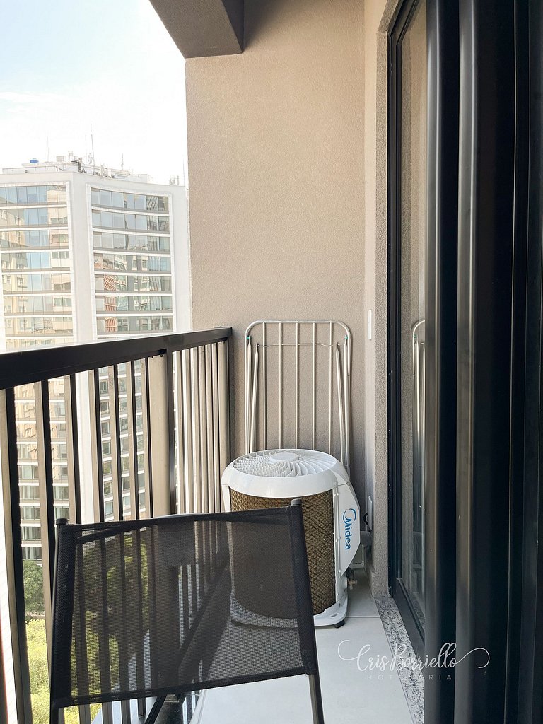 Studio central com piscina+wifi em 6X sem juros