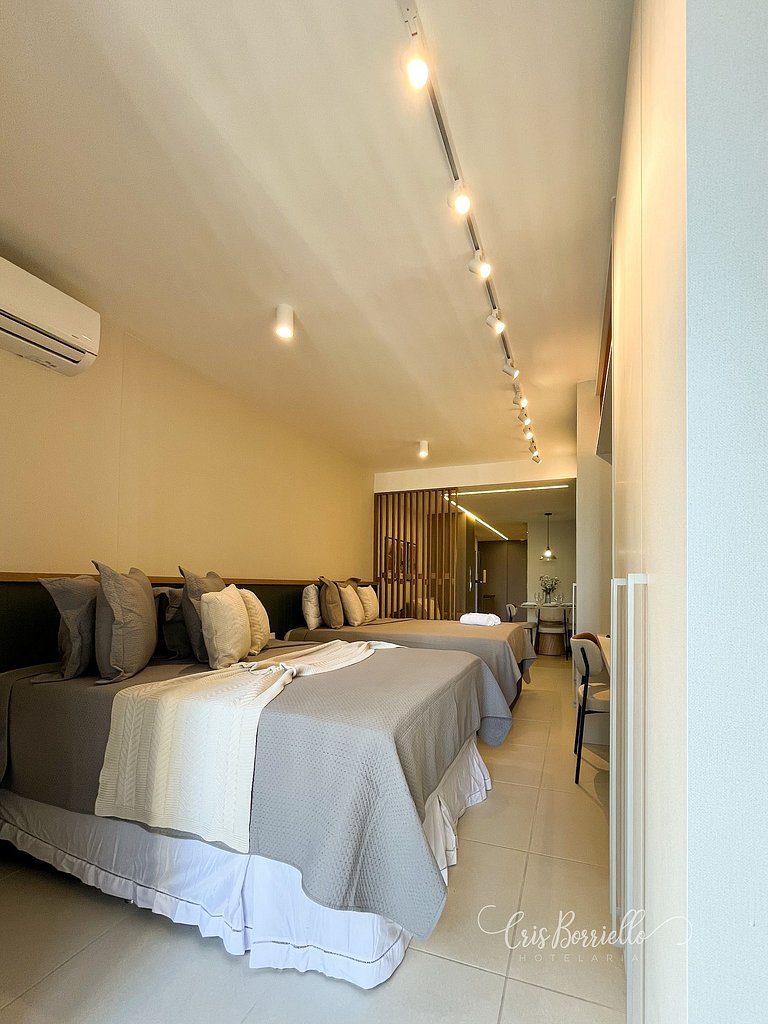 Studio central com piscina+wifi em 6X sem juros