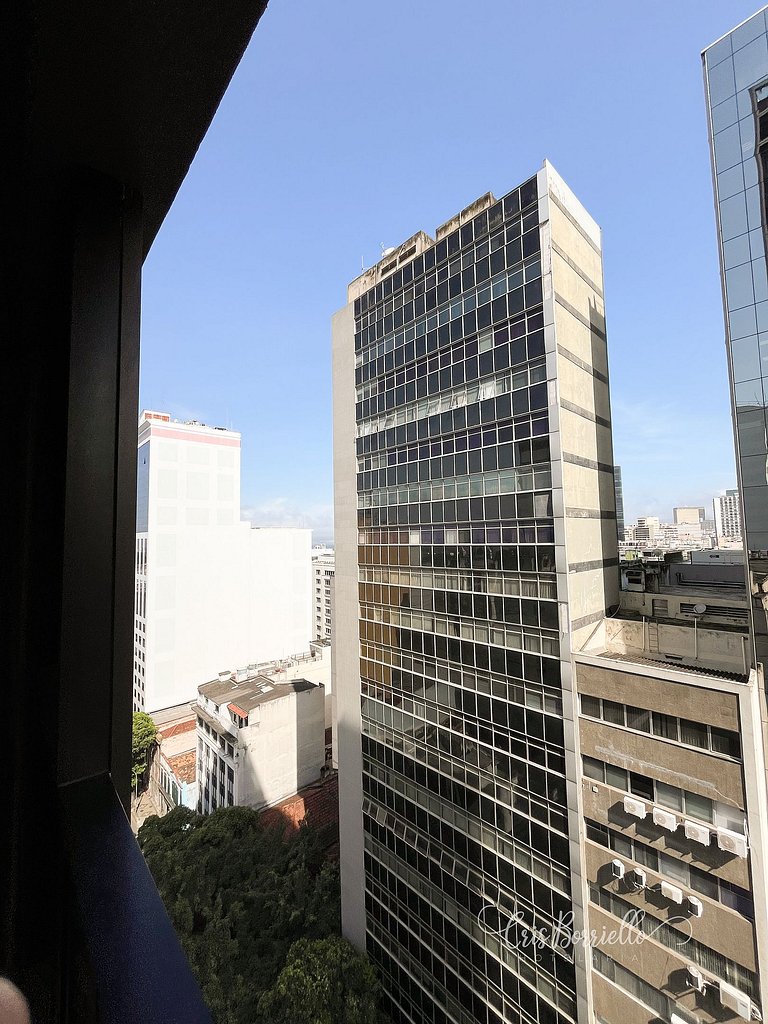 Studio central com piscina+wifi em 6X sem juros