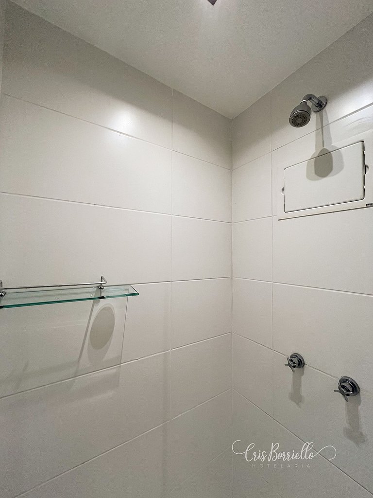 Studio central com piscina+wifi em 6X sem juros