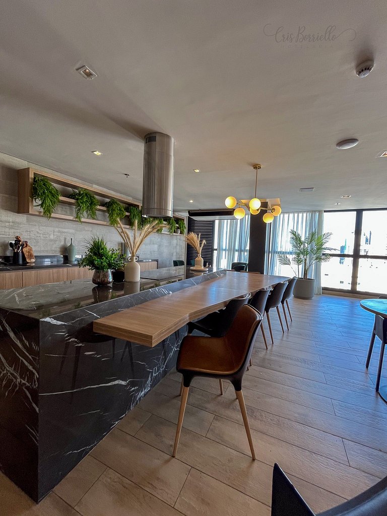 Studio central com piscina+wifi em 6X sem juros