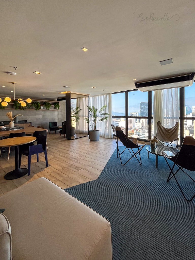 Studio central com piscina+wifi em 6X sem juros