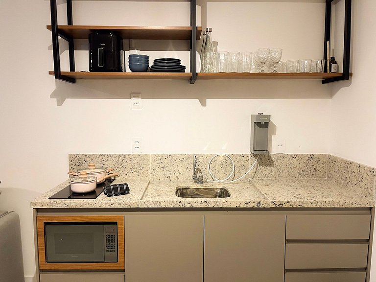 Estúdio com piscina no coração da cidade