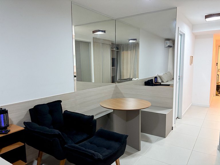 Estúdio com varanda no centro, piscina aquecida