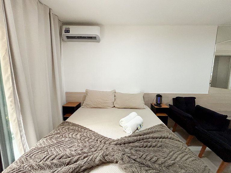 Estúdio com varanda no centro, piscina aquecida