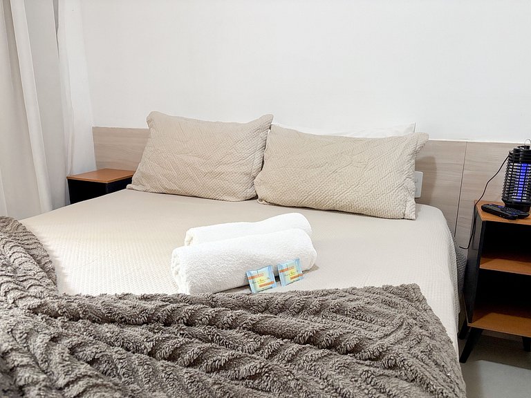 Estúdio com varanda no centro, piscina aquecida