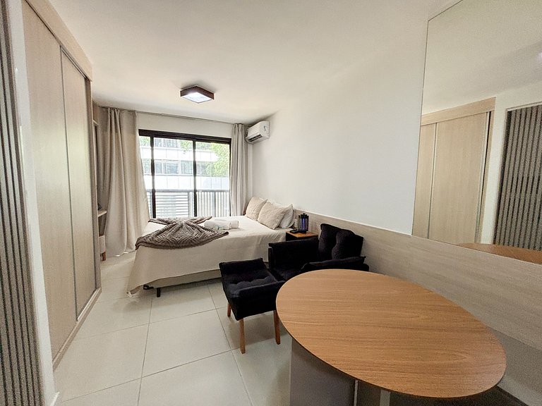 Estúdio com varanda no centro, piscina aquecida