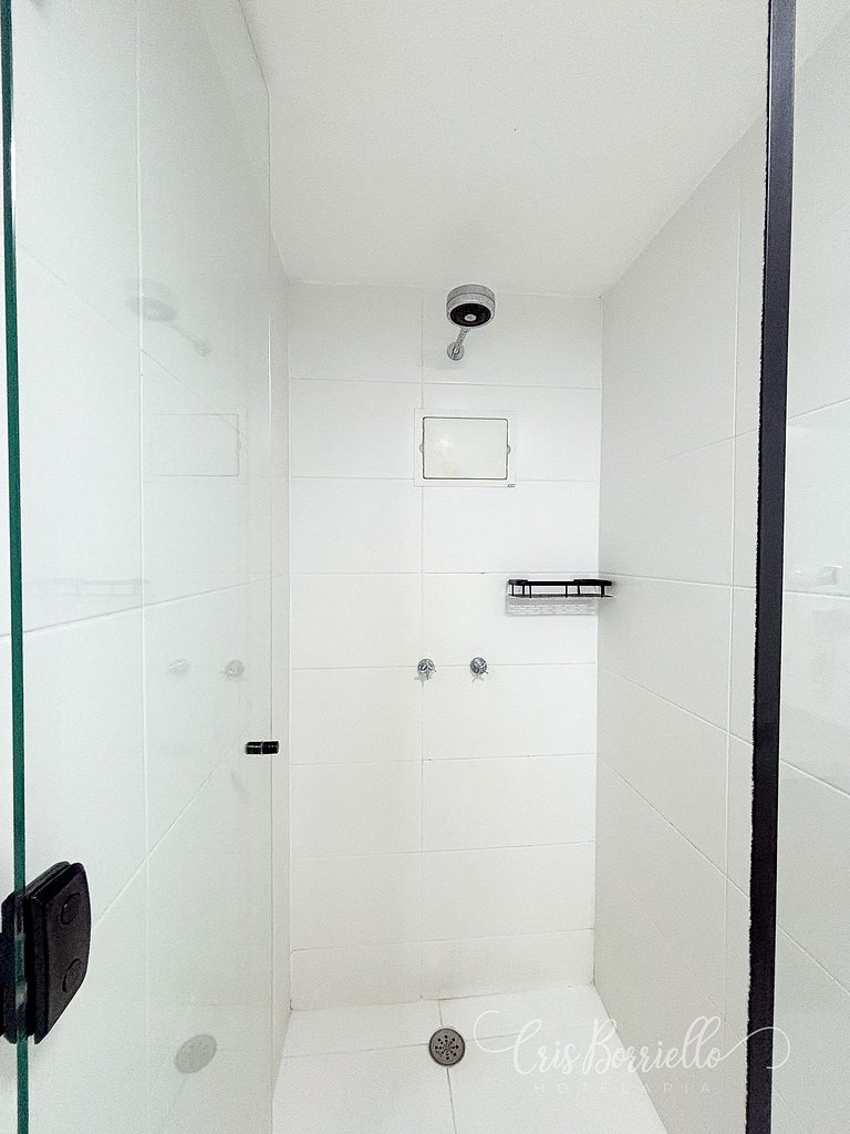 Estudio amplo com piscina aquecida e vista