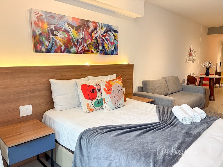 Estudio amplo com piscina aquecida e vista