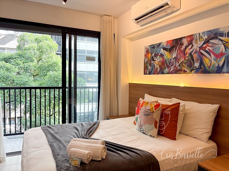 Estudio amplo com piscina aquecida e vista